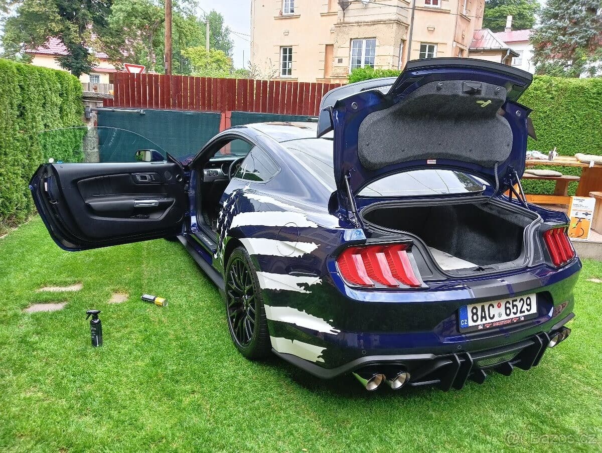 2018 Ford MUSTANG - 12