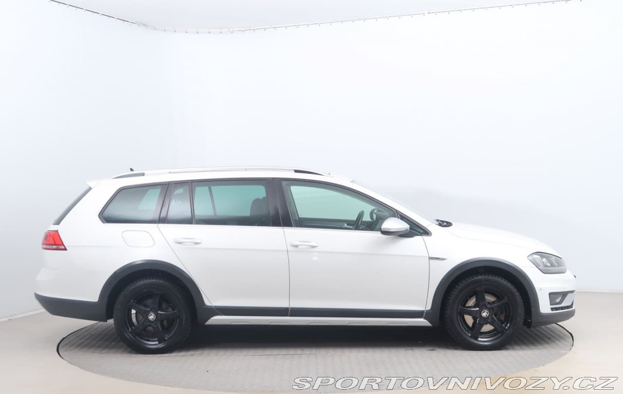 2016 Volkswagen GOLF - 11