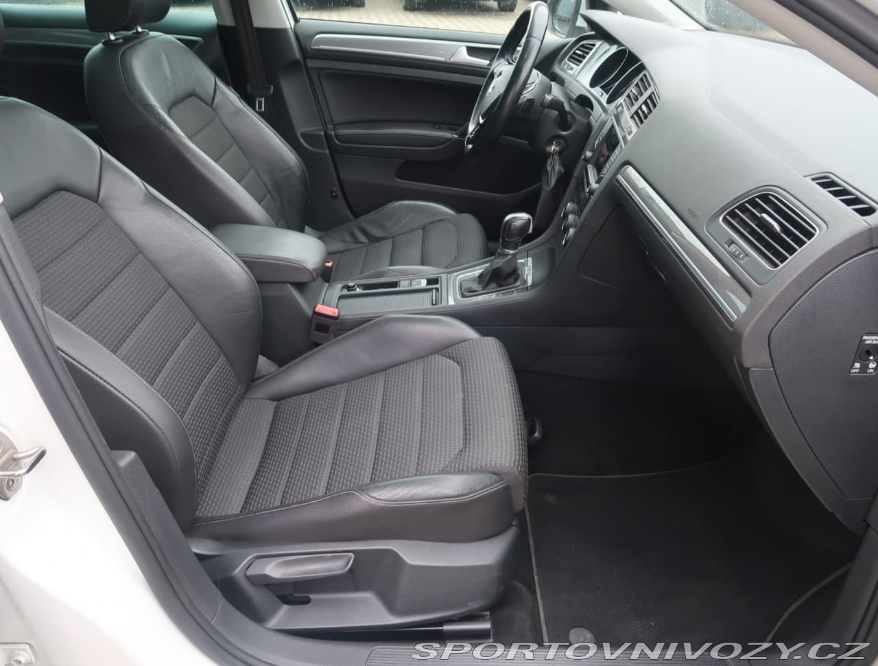 2016 Volkswagen GOLF - 17