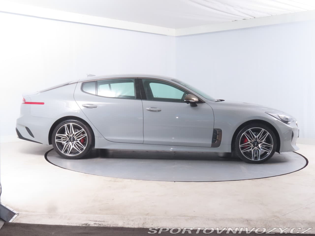 2023 Kia STINGER - 11