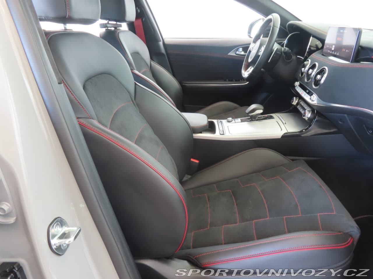 2023 Kia STINGER - 17