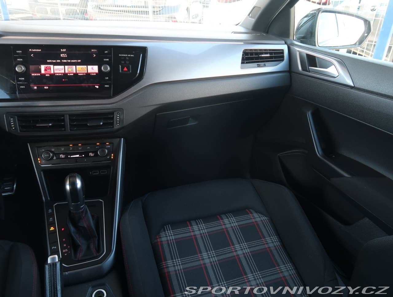 2018 Volkswagen POLO - 15