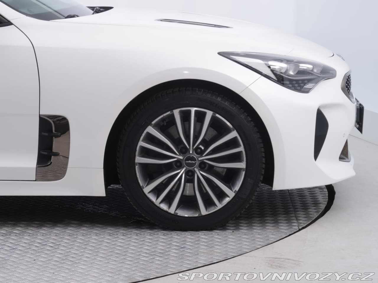 2018 Kia STINGER - 15