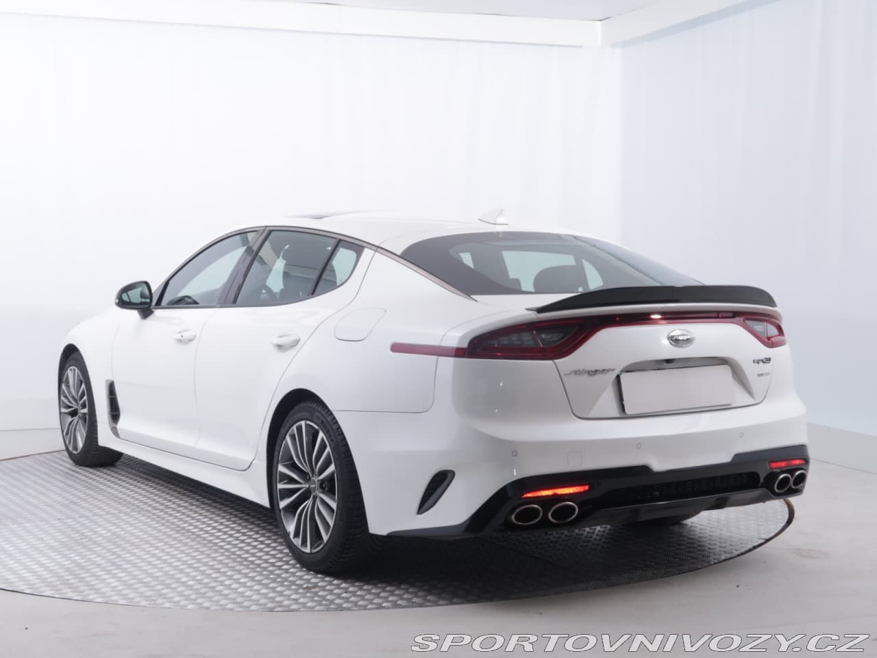 2018 Kia STINGER - 4