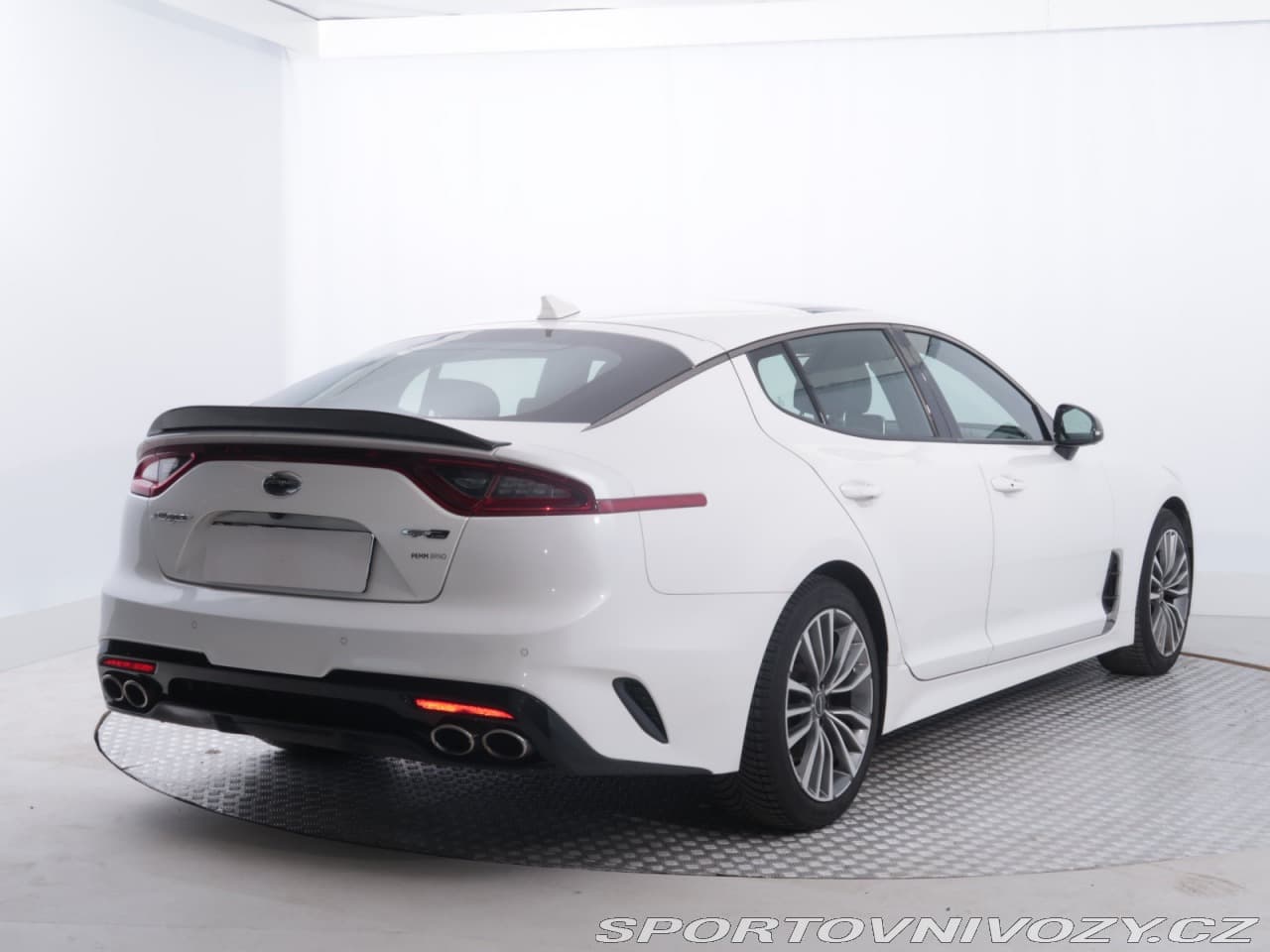 2018 Kia STINGER - 5