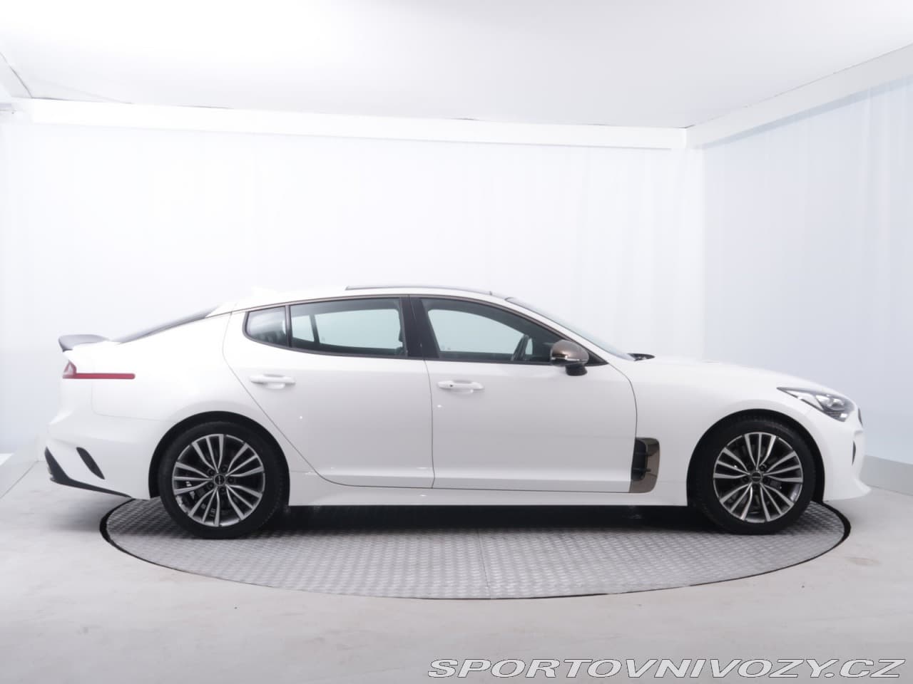 2018 Kia STINGER - 6