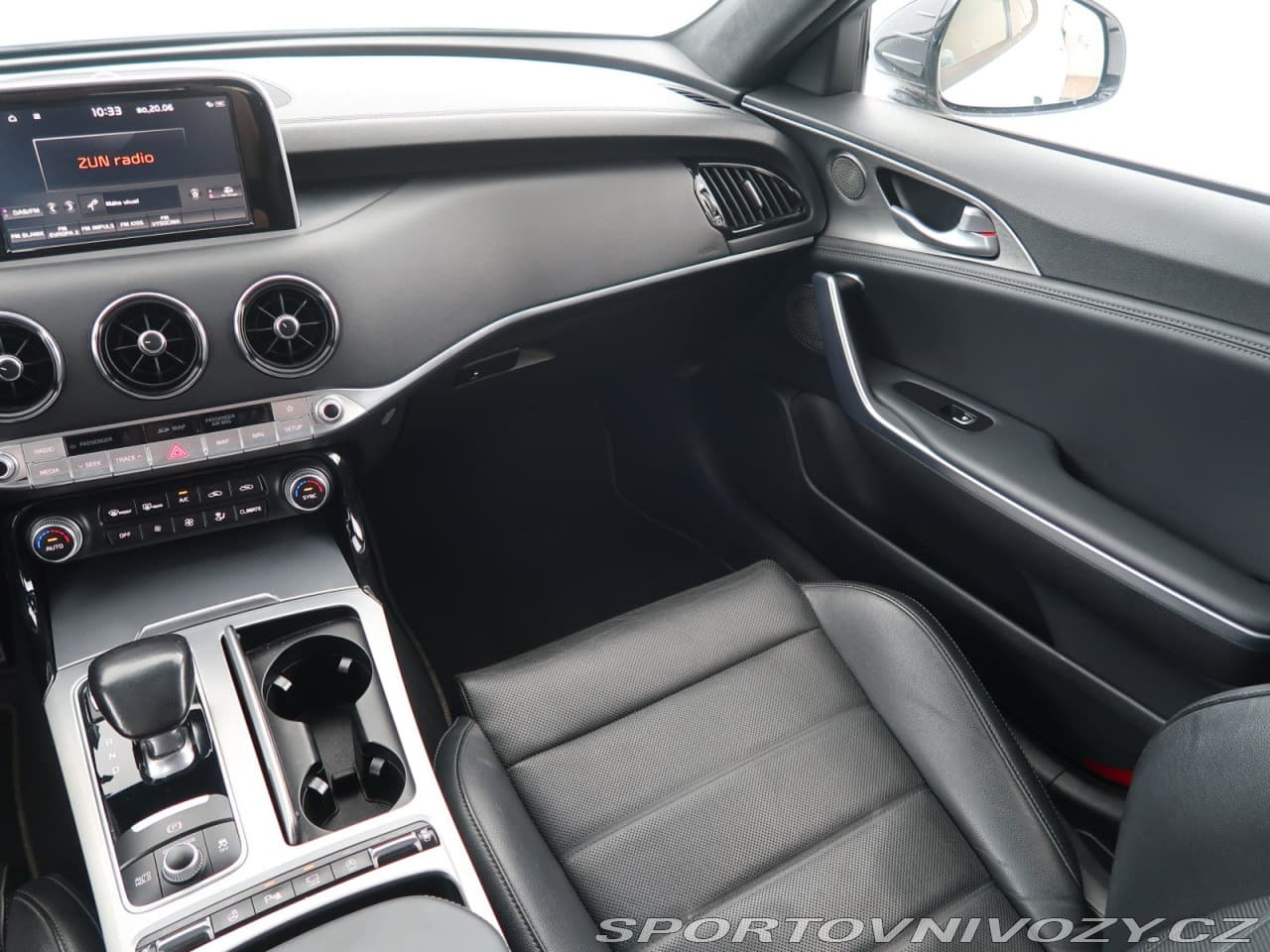 2018 Kia STINGER - 8