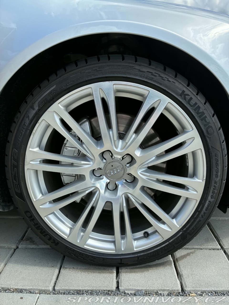2006 Audi S8 - 12