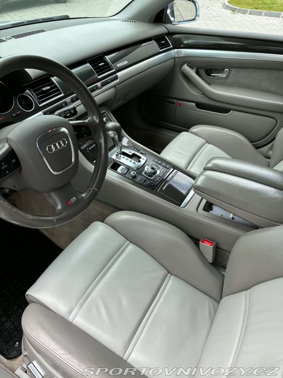2006 Audi S8 - 16