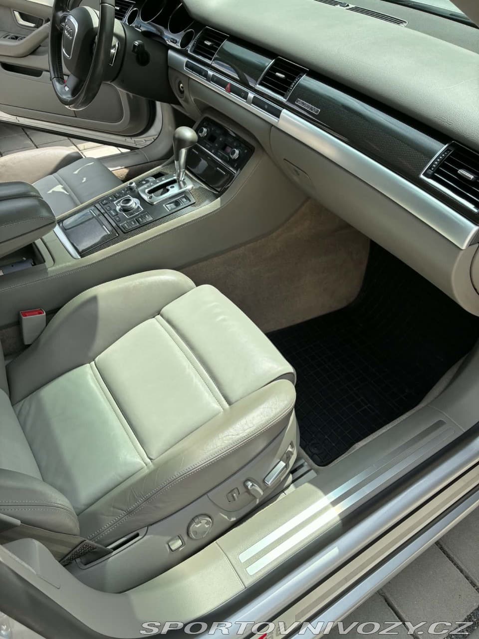2006 Audi S8 - 17
