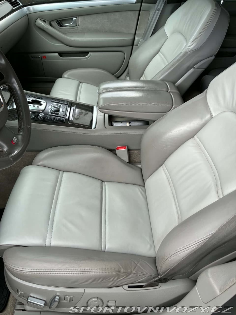 2006 Audi S8 - 18