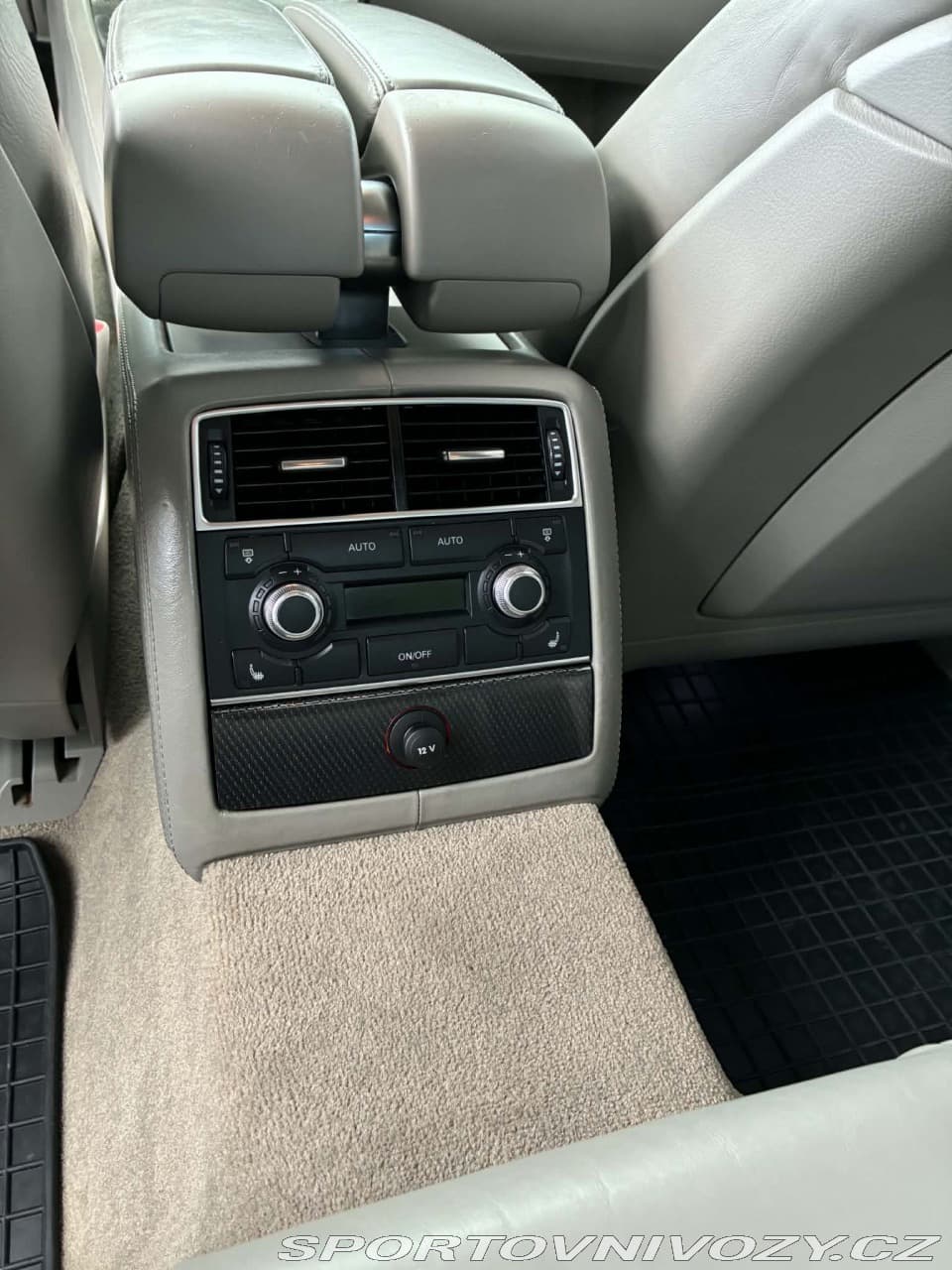 2006 Audi S8 - 20