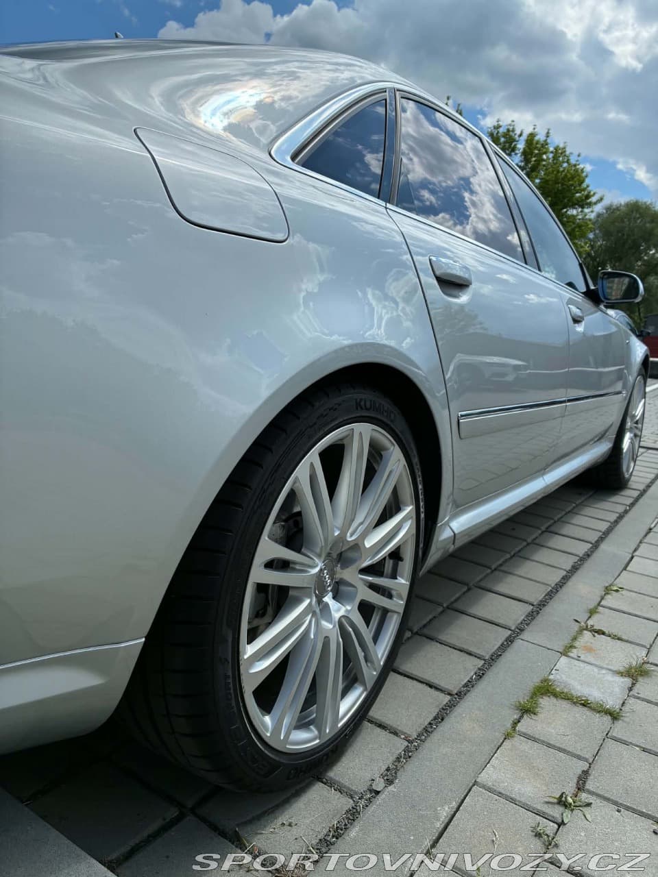 2006 Audi S8 - 7