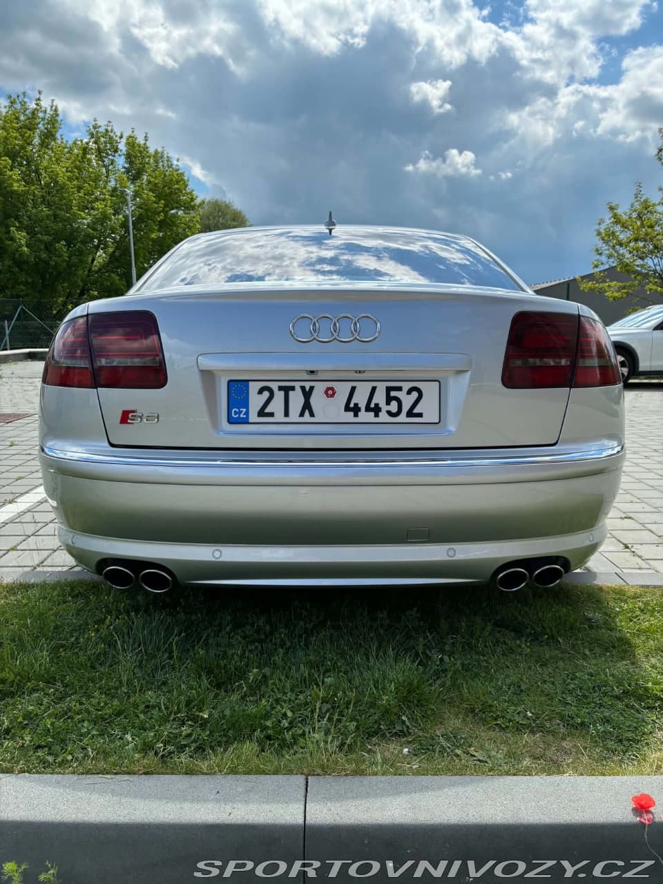 2006 Audi S8 - 9