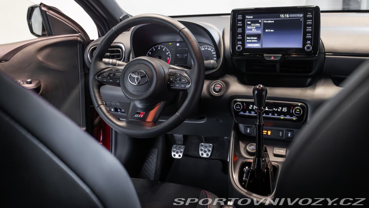2021 Toyota YARIS - 8