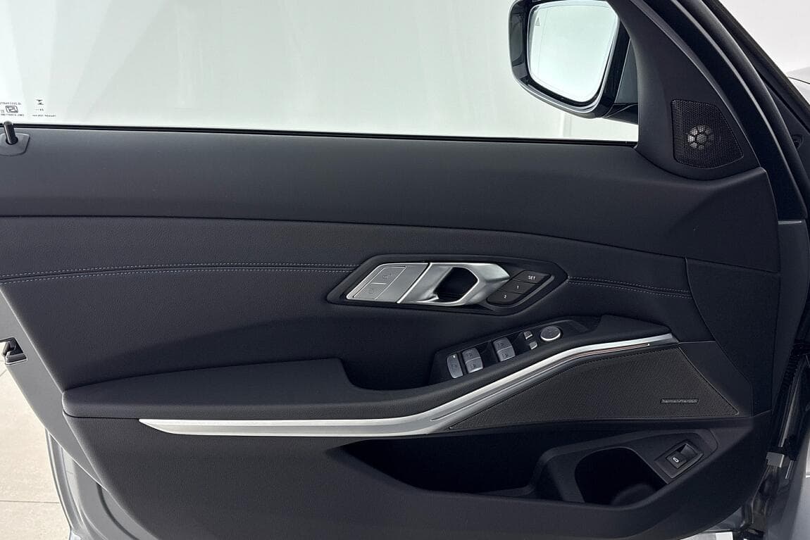 2025 BMW 3-SERIES - 17