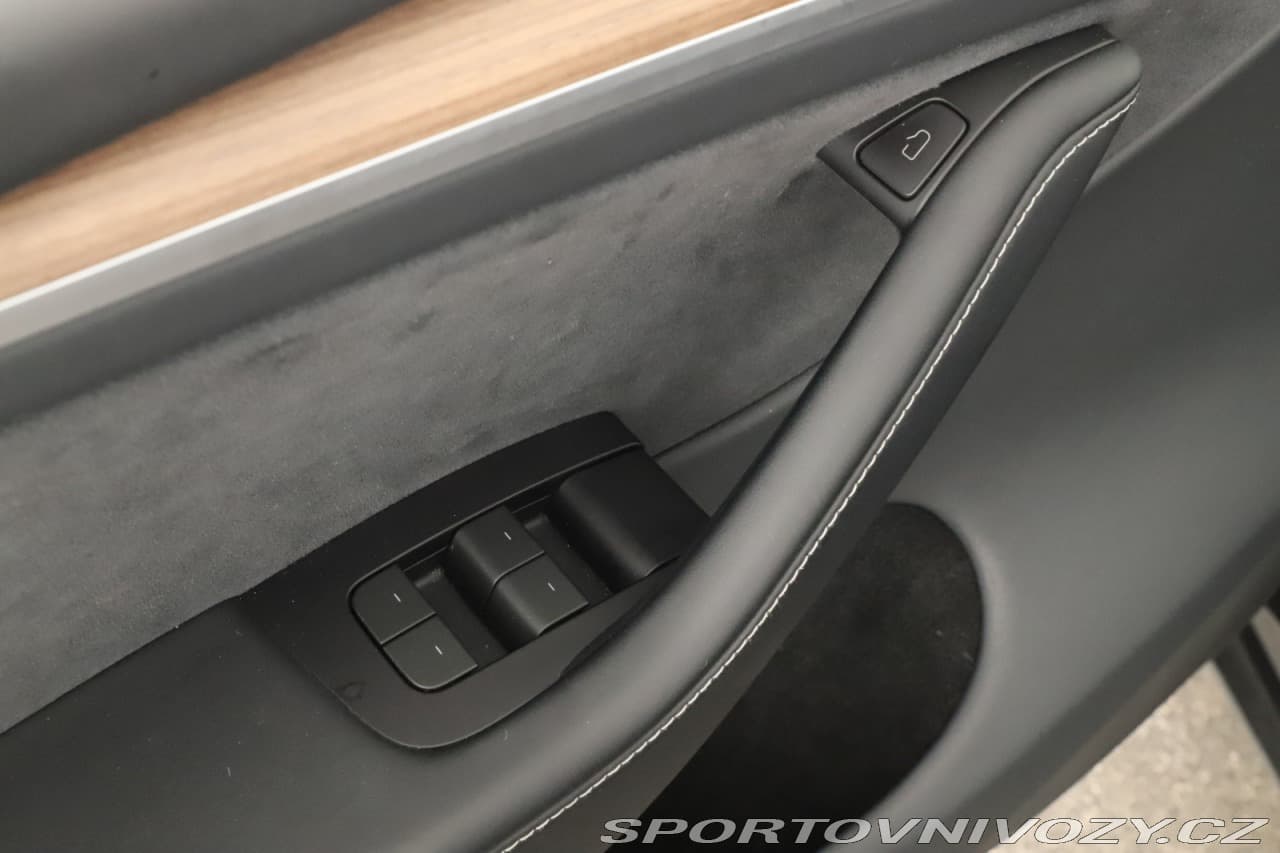 2023 Tesla MODEL Y - 12