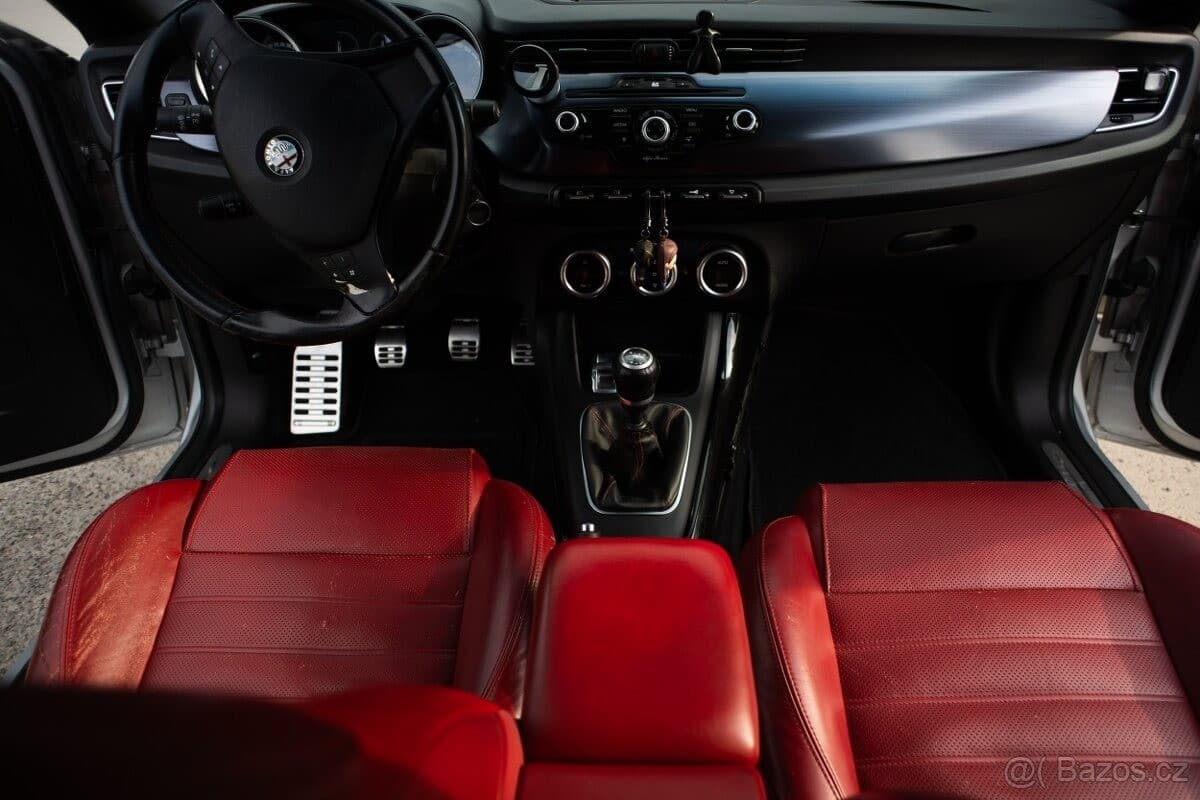 2011 Alfa Romeo GIULIETTA - 12