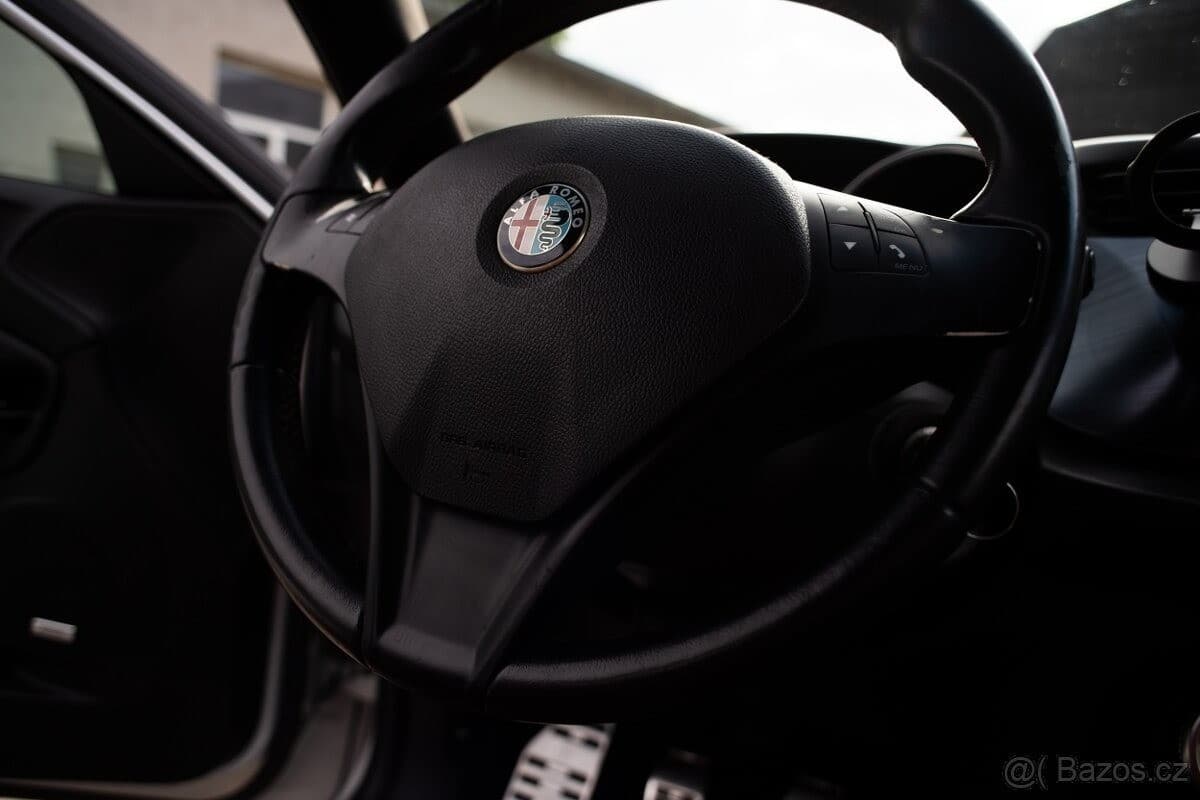 2011 Alfa Romeo GIULIETTA - 16