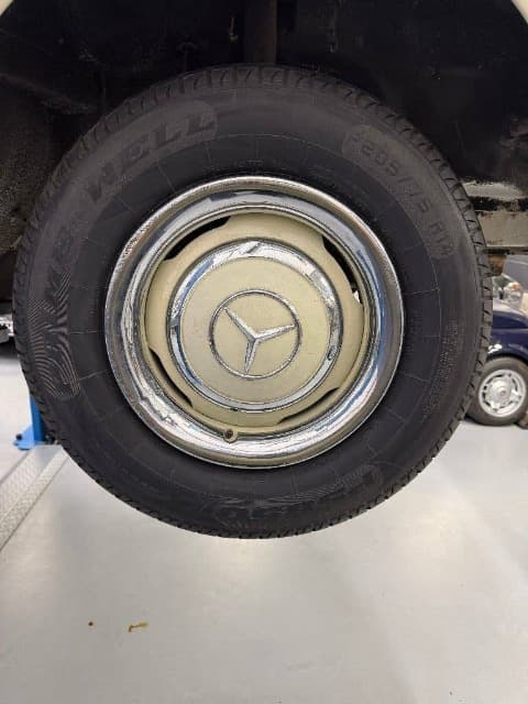 1967 Mercedes-Benz SL - 33