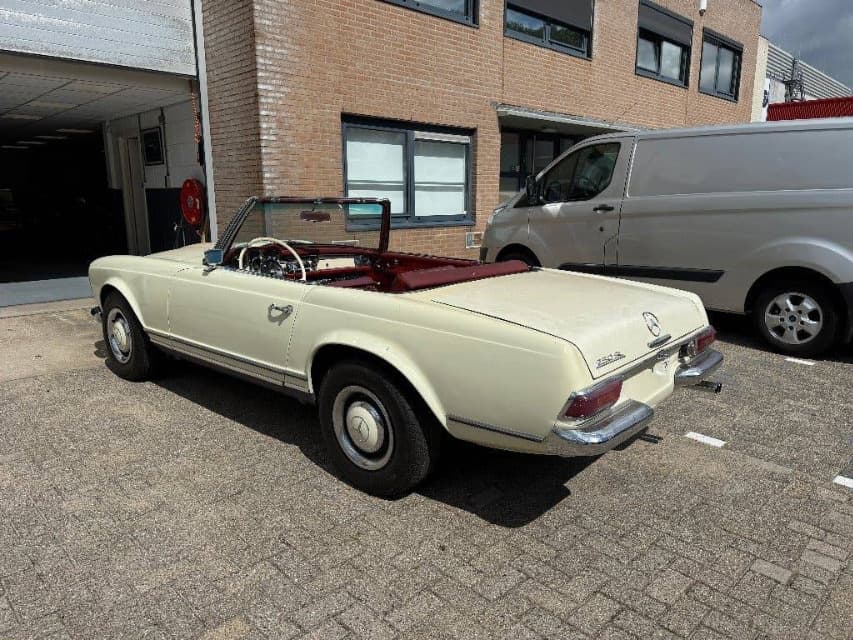 1967 Mercedes-Benz SL - 11