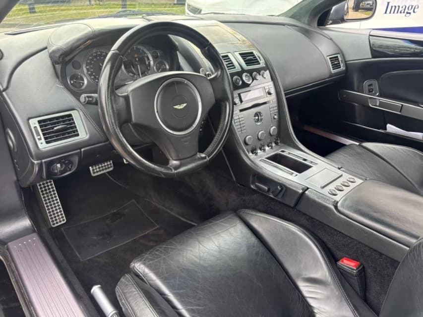 2005 Aston Martin DB9 - 8