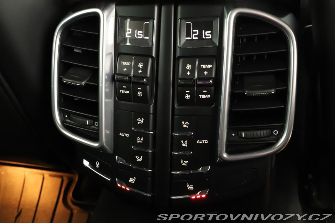 2013 Porsche CAYENNE - 16