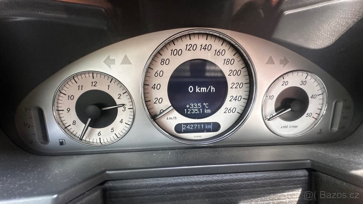 Mercedes-Benz E-CLASS - 11