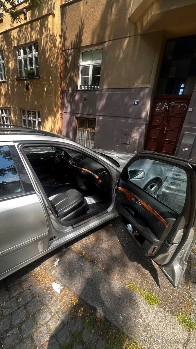 Mercedes-Benz E-CLASS - 12