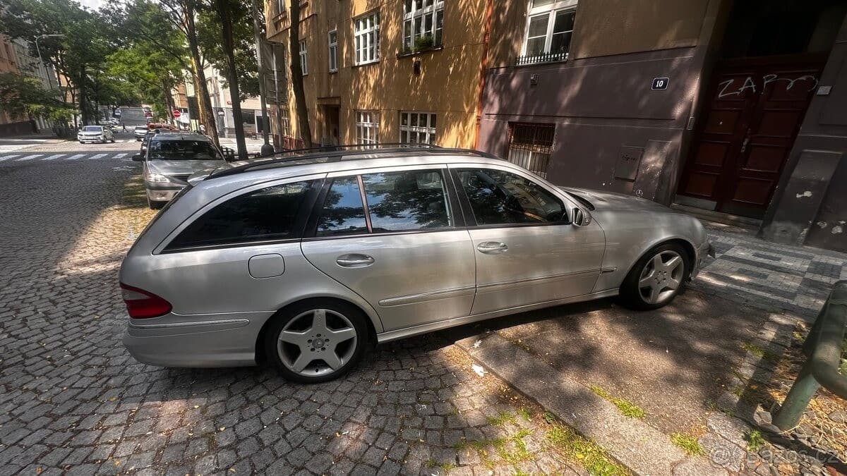 Mercedes-Benz E-CLASS - 13