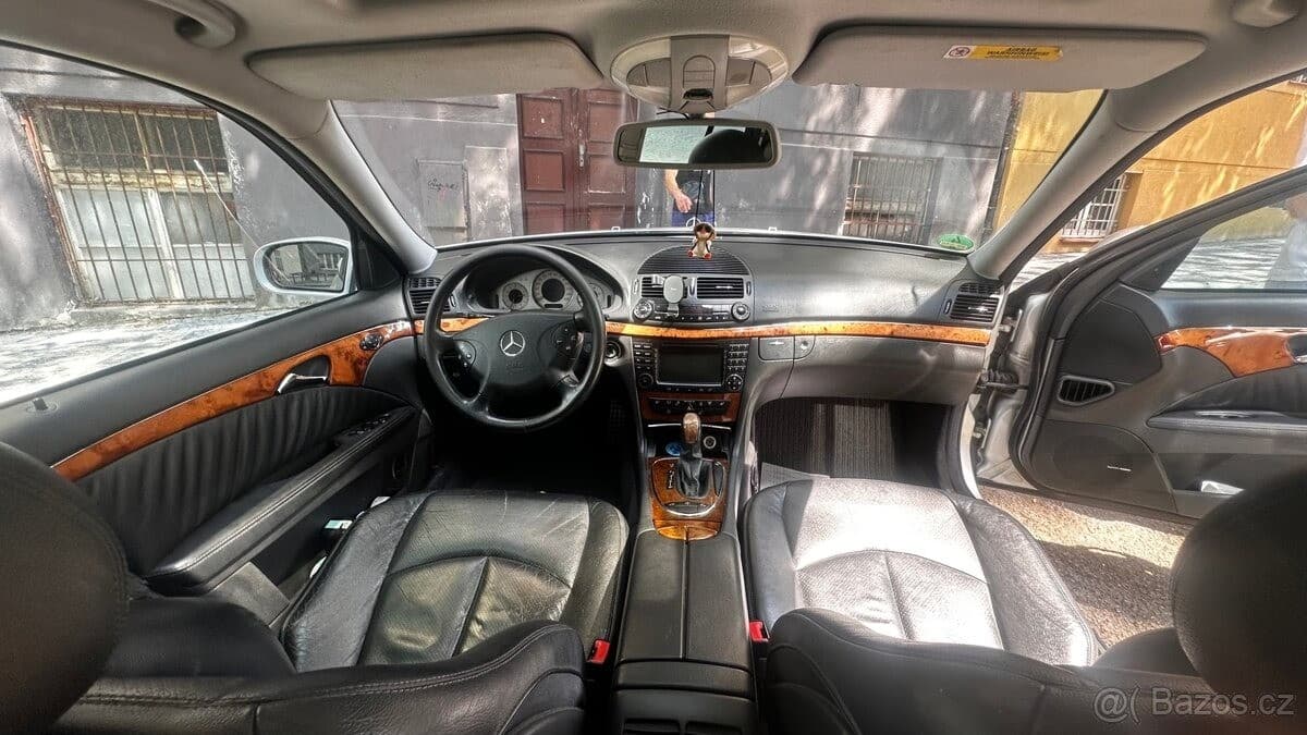 Mercedes-Benz E-CLASS - 14