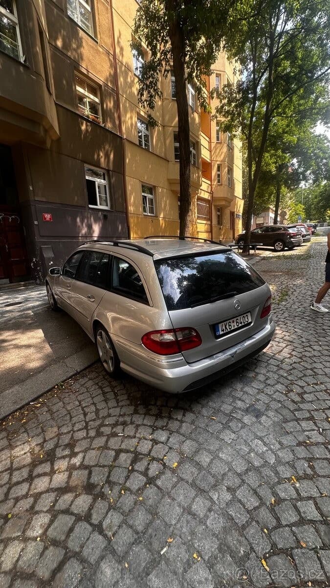 Mercedes-Benz E-CLASS - 15