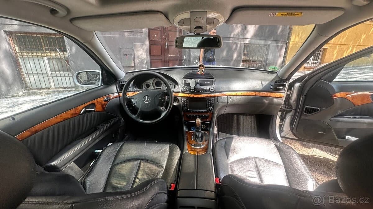 Mercedes-Benz E-CLASS - 4