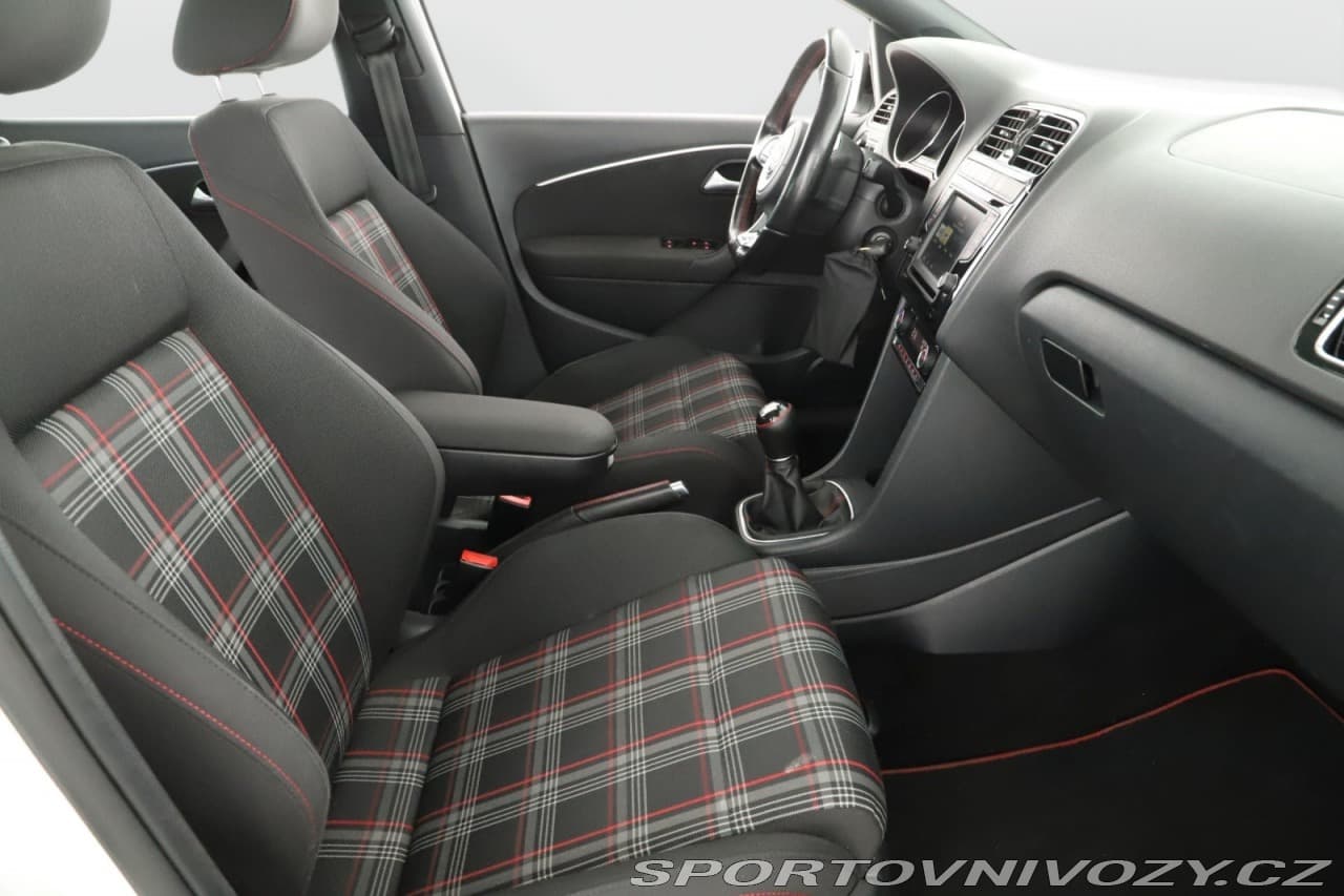 2015 Volkswagen POLO - 7
