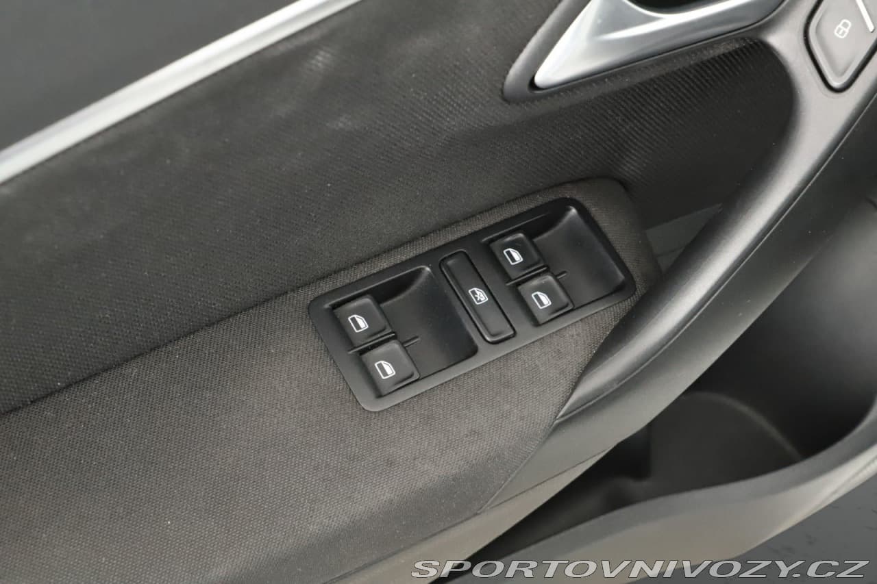 2015 Volkswagen POLO - 9