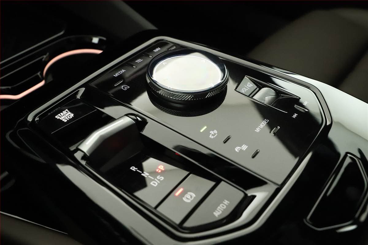 2025 BMW 5-SERIES - 10