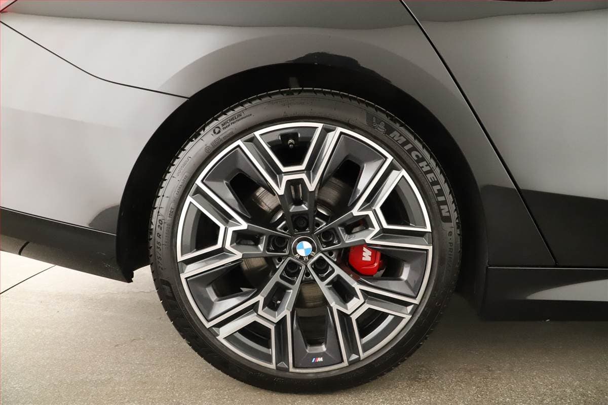 2025 BMW 5-SERIES - 12