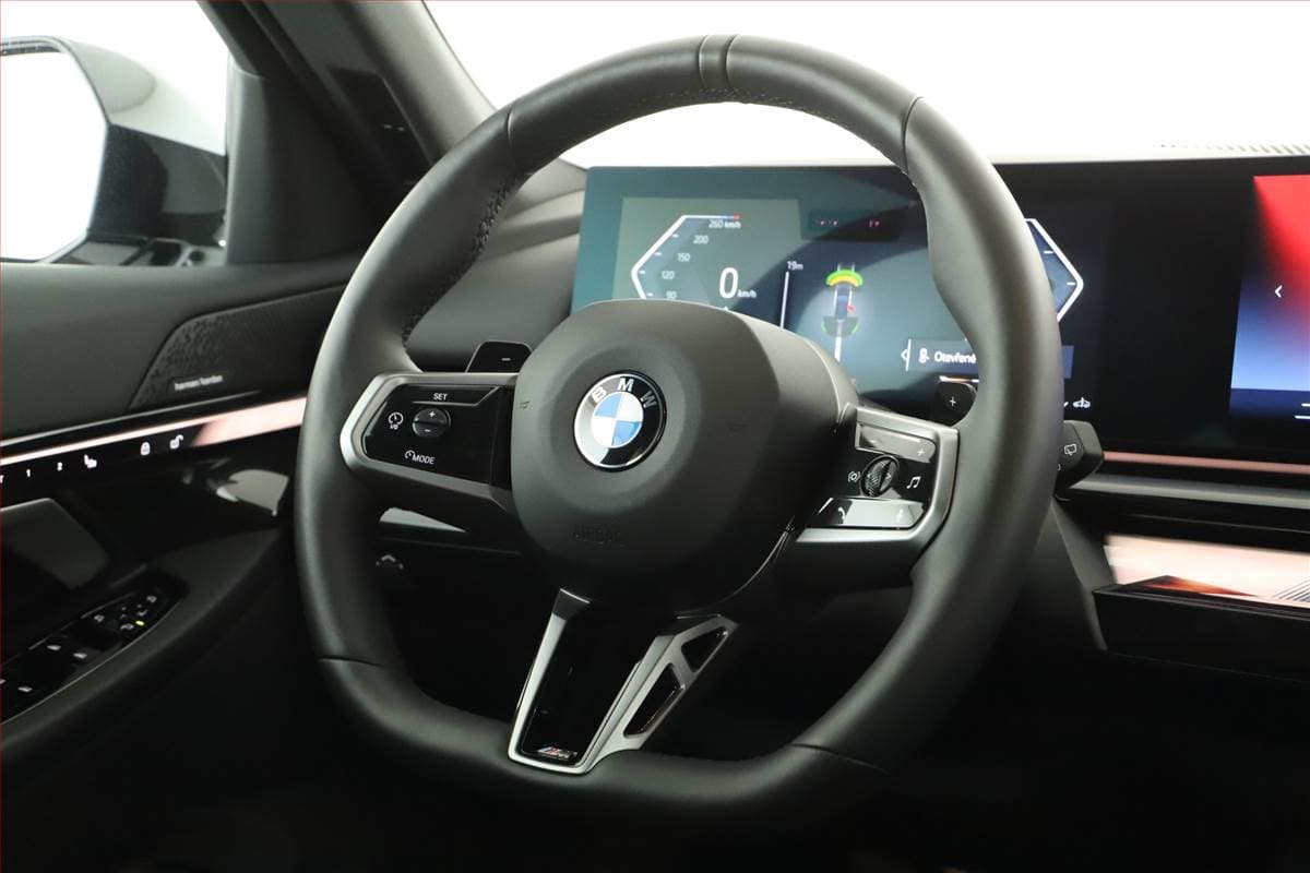 2025 BMW 5-SERIES - 17