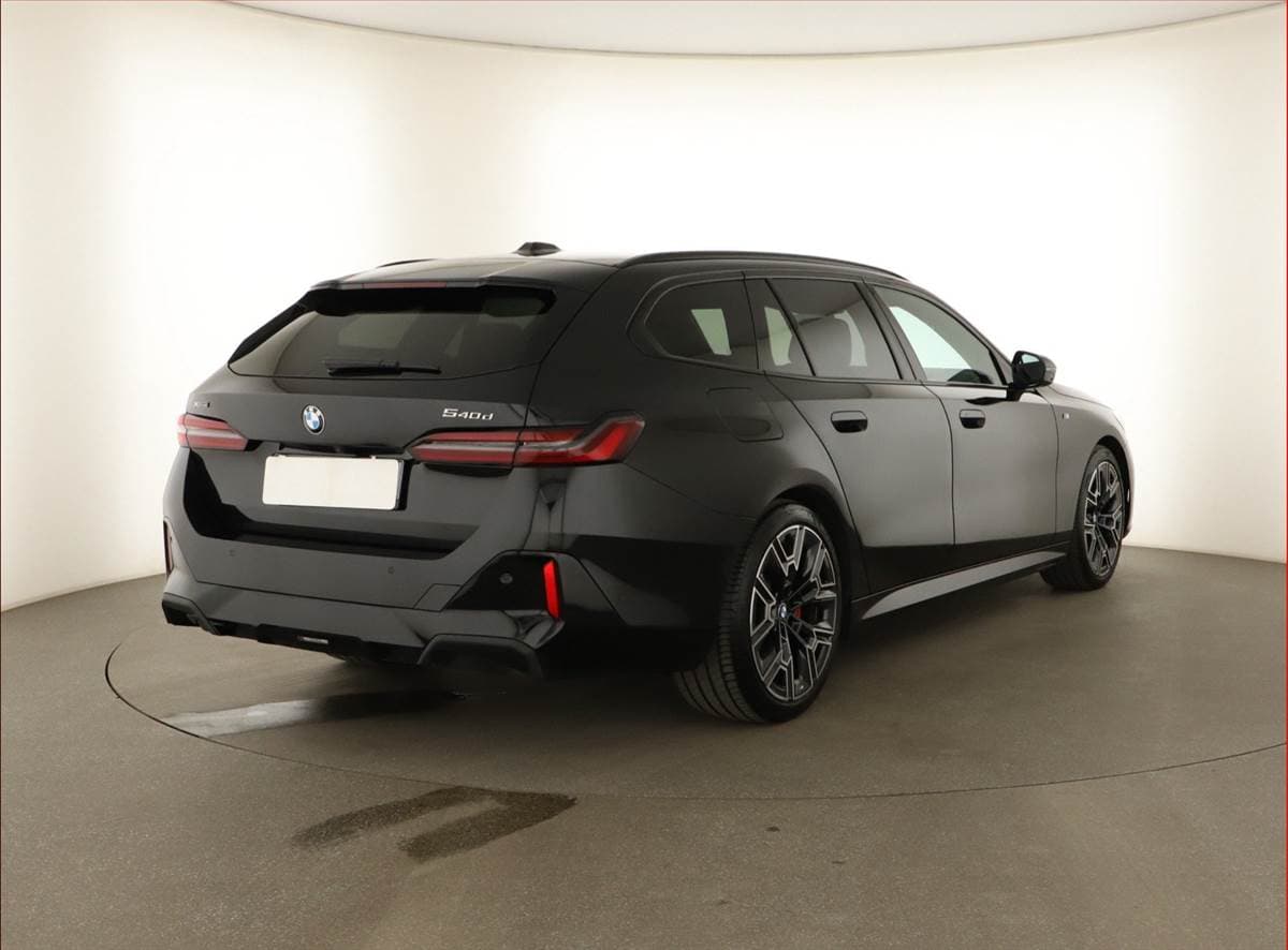 2025 BMW 5-SERIES - 5