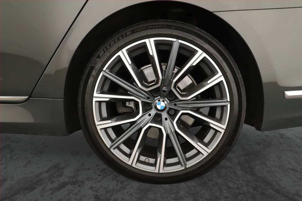 2019 BMW 7-SERIES - 19