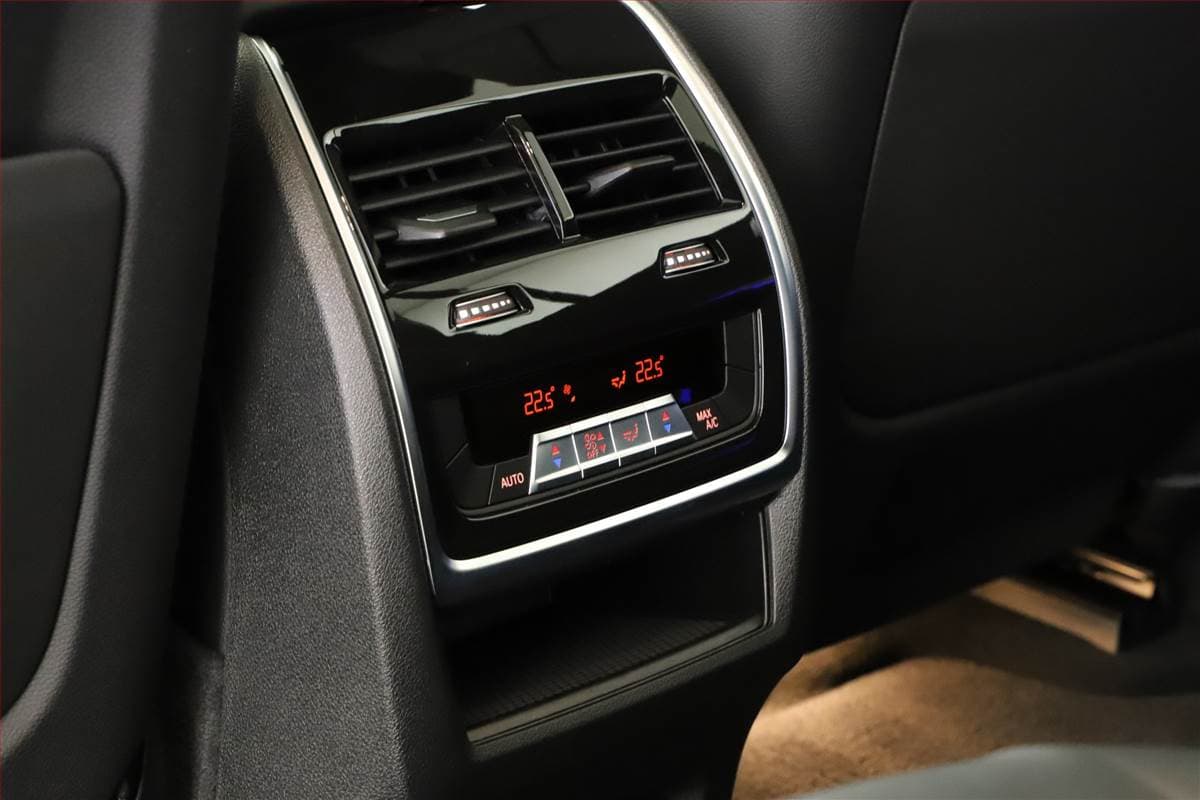 2024 BMW X7 - 17