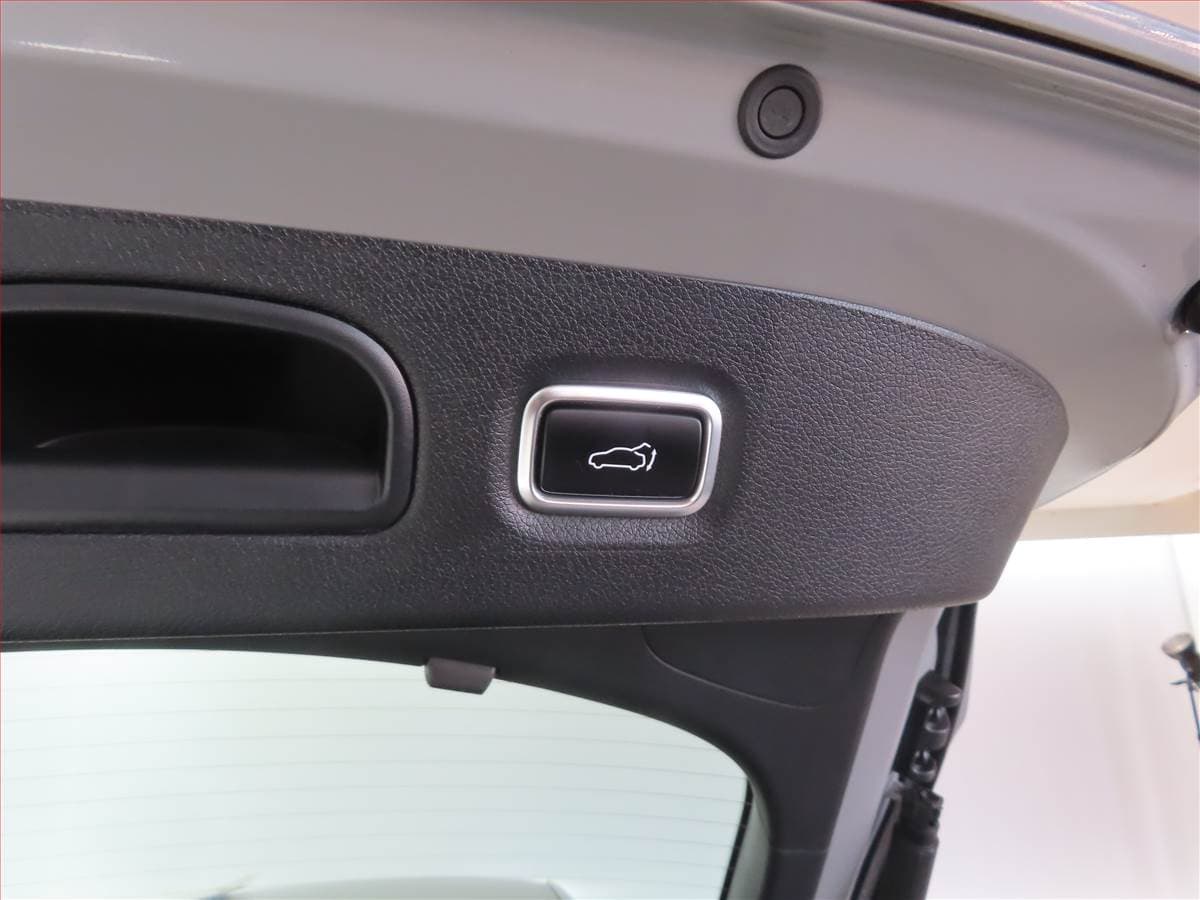 2023 Kia STINGER - 17