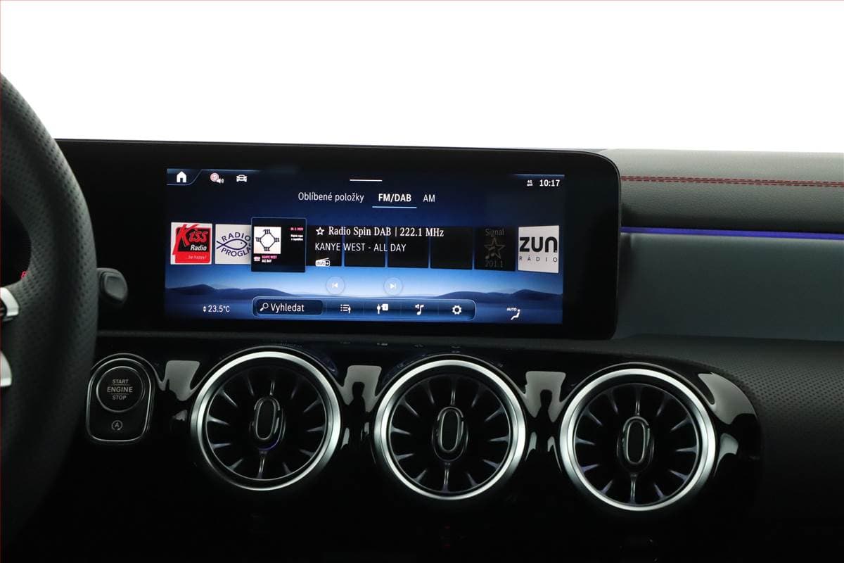 2025 Mercedes-Benz CLA - 12