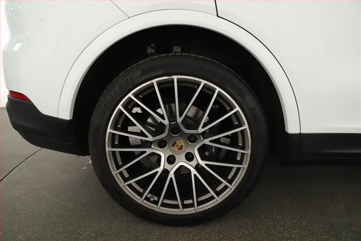 2022 Porsche CAYENNE - 12