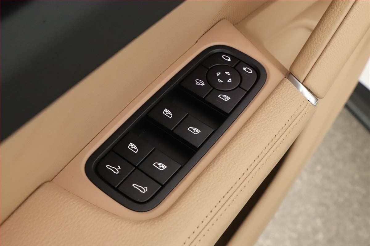 2022 Porsche CAYENNE - 16
