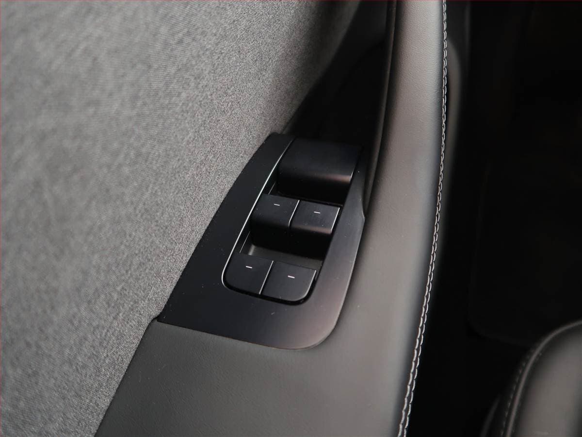 2024 Tesla MODEL 3 - 16
