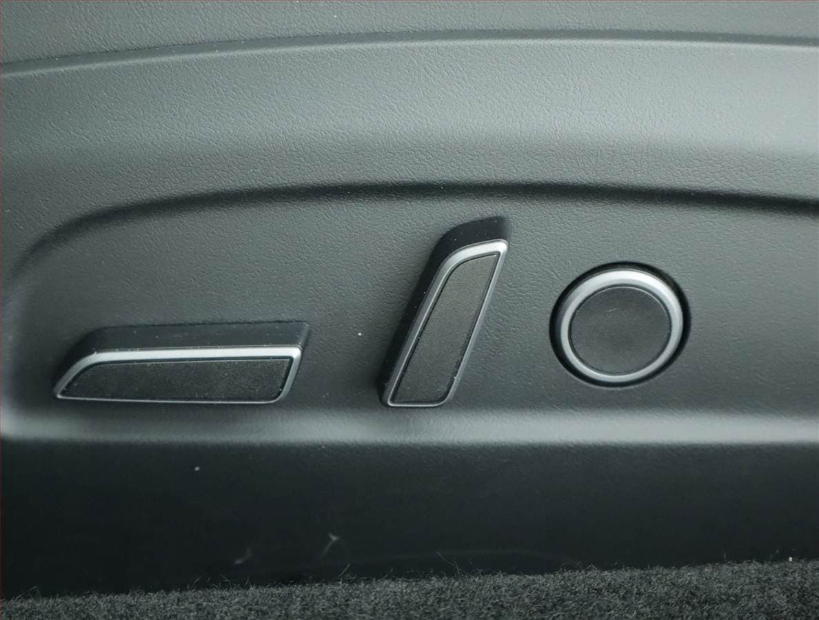 2025 Tesla MODEL 3 - 20