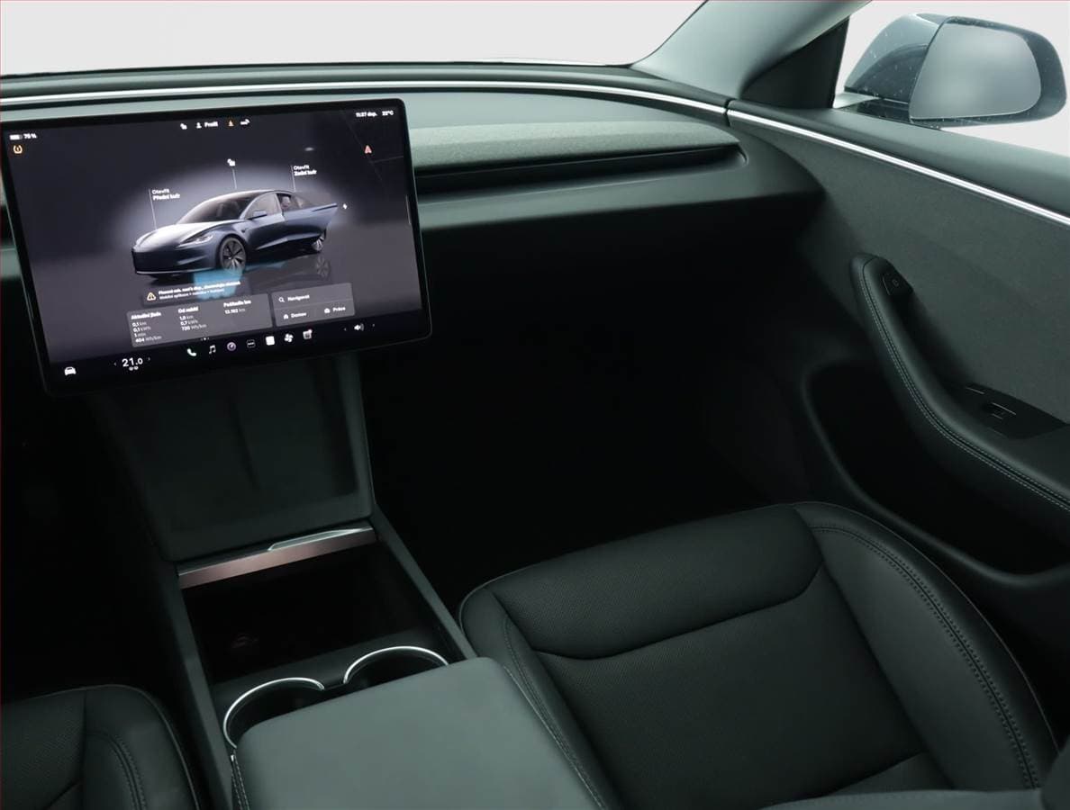 2025 Tesla MODEL 3 - 8