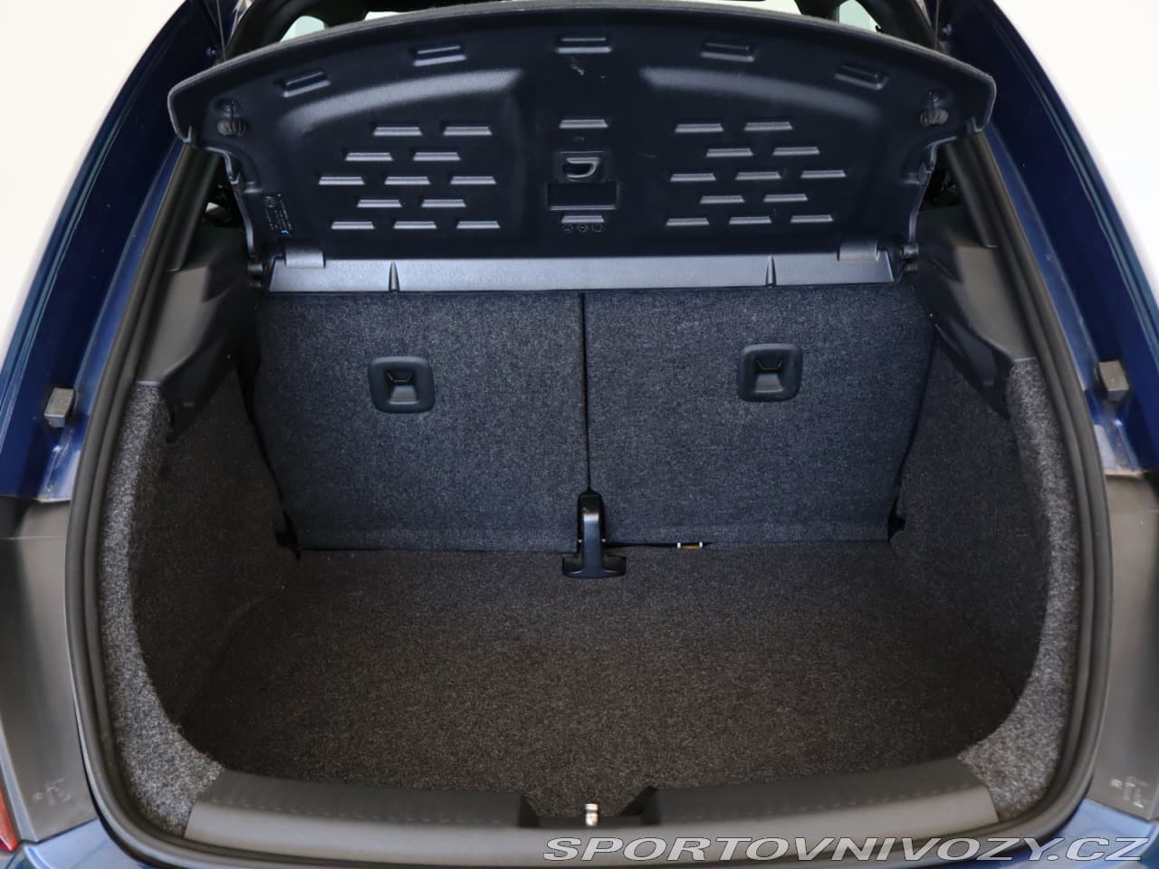 2012 Volkswagen BEETLE - 11