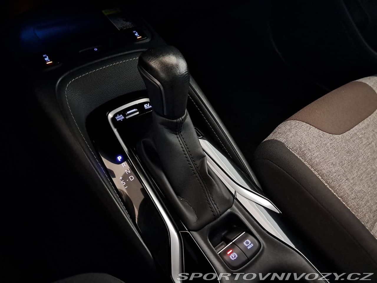 2021 Toyota COROLLA - 13